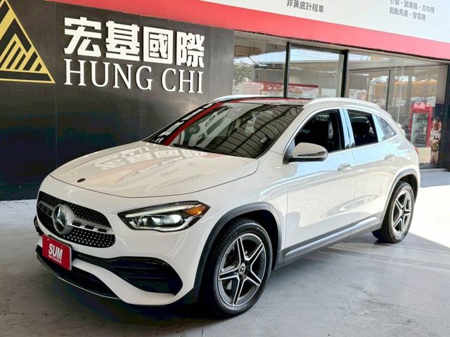 GLA250 換檔撥片/感應雨刷/免KEY/倒車顯影/盲點/ACC跟車/恆溫空調/全景天窗/電動尾門/感應頭燈/空力套件  第1張相片