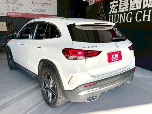 GLA250 換檔撥片/感應雨刷/免KEY/倒車顯影/盲點/ACC跟車/恆溫空調/全景天窗/電動尾門/感應頭燈/空力套件  第2張相片