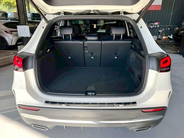 GLA250 換檔撥片/感應雨刷/免KEY/倒車顯影/盲點/ACC跟車/恆溫空調/全景天窗/電動尾門/感應頭燈/空力套件  第3張相片