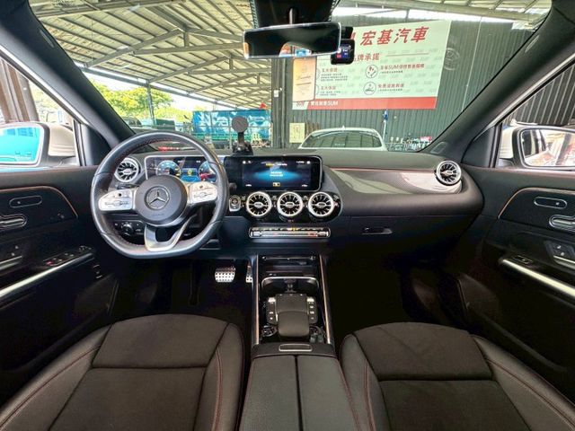 GLA250 換檔撥片/感應雨刷/免KEY/倒車顯影/盲點/ACC跟車/恆溫空調/全景天窗/電動尾門/感應頭燈/空力套件  第5張相片