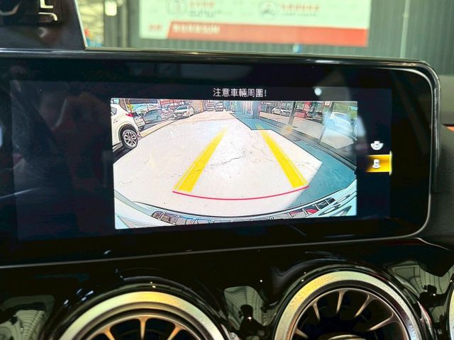 GLA250 換檔撥片/感應雨刷/免KEY/倒車顯影/盲點/ACC跟車/恆溫空調/全景天窗/電動尾門/感應頭燈/空力套件  第18張相片