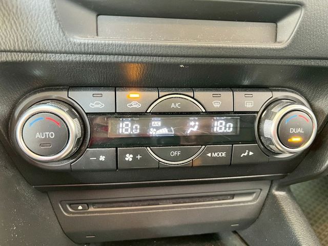 馬3 5D頂級型 定速/感應雨刷/換檔撥片/免KEY/盲點偵測/抬顯/恆溫空調/感應頭燈/電動天窗  第13張相片