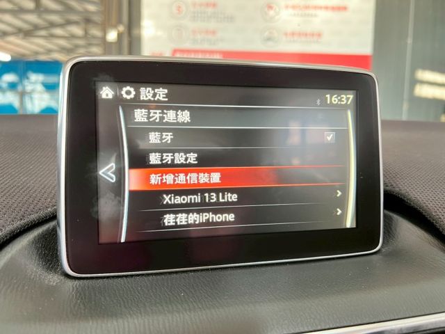 馬3 5D頂級型 定速/感應雨刷/換檔撥片/免KEY/盲點偵測/抬顯/恆溫空調/感應頭燈/電動天窗  第15張相片