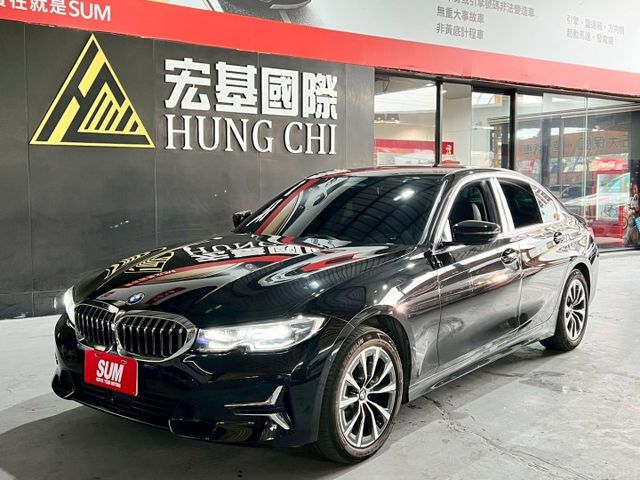 318I 感應式雨刷/免KEY/360環景/盲點偵測/ACC/恆溫空調/電動座椅/感應頭燈/電動尾門/主動轉向頭燈  第1張相片