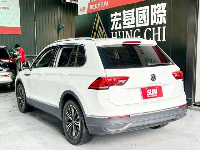 Tiguan 1.5 感應雨刷/換檔撥片/360環景/免KEY/盲點偵測/ACC/電動座椅/電動尾門/感應頭燈/恆溫空調  第2張相片