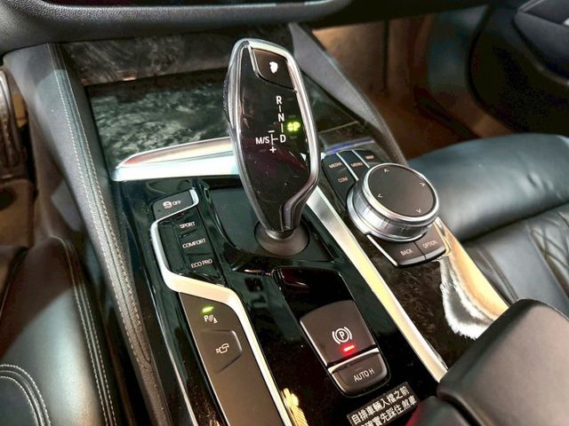 2018 BMW 5-Series Sedan 530i M Sport  第13張相片