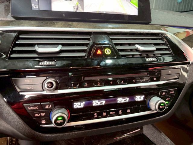 2018 BMW 5-Series Sedan 530i M Sport  第14張相片