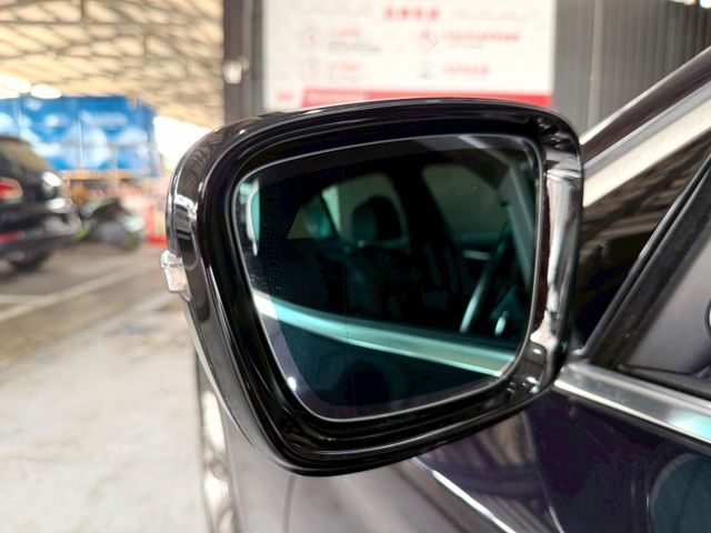 2018 BMW 5-Series Sedan 530i M Sport  第19張相片