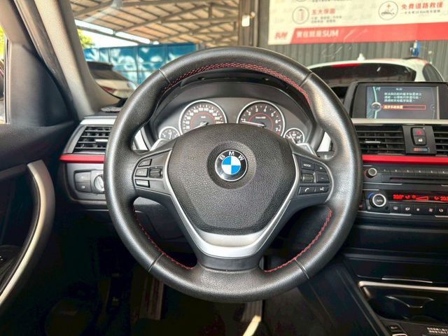 2012 BMW 3-Series Sedan 320i Sport  第7張相片