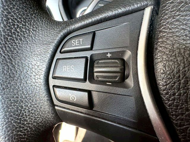 2012 BMW 3-Series Sedan 320i Sport  第8張相片