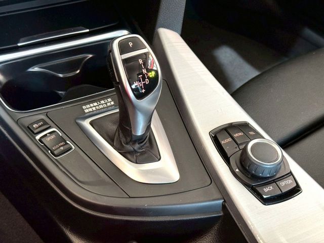 2012 BMW 3-Series Sedan 320i Sport  第12張相片