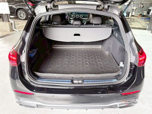 2022 M-Benz C-Class Estate C200運動版  第3張相片
