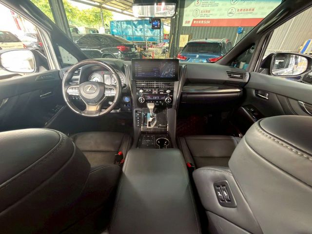 2023 Lexus LM 300h七人座  第5張相片