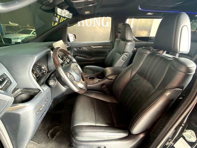 2023 Lexus LM 300h七人座  第6張相片
