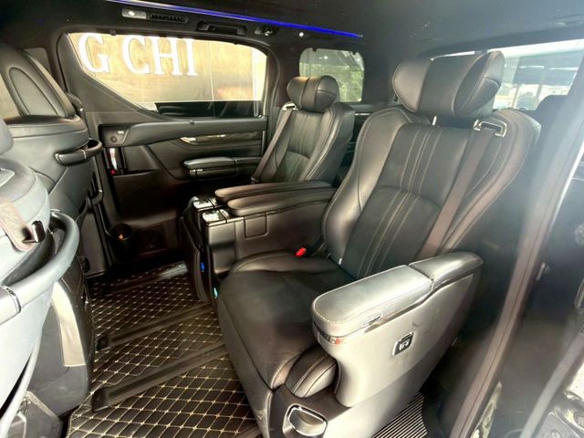 2023 Lexus LM 300h七人座  第7張相片