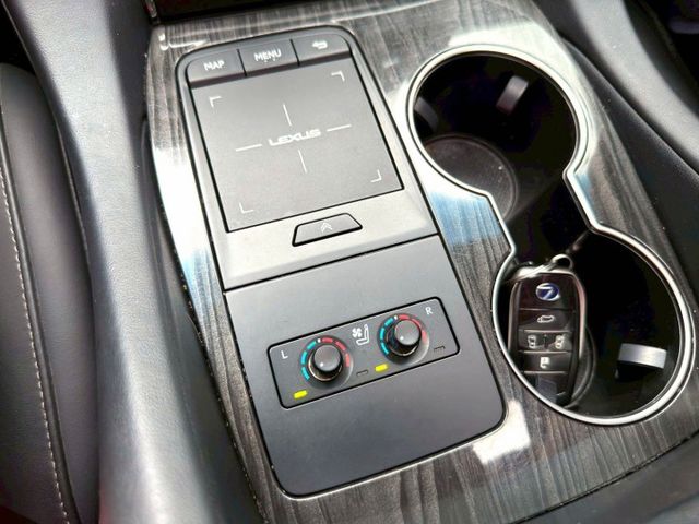 2023 Lexus LM 300h七人座  第14張相片