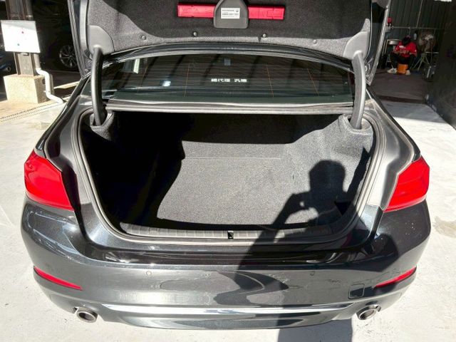 2017 BMW 5-Series Sedan 520i Luxury (G30)  第3張相片