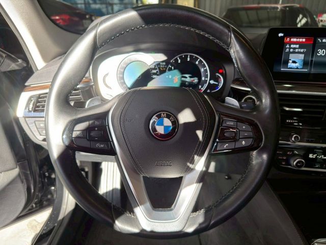 2017 BMW 5-Series Sedan 520i Luxury (G30)  第8張相片