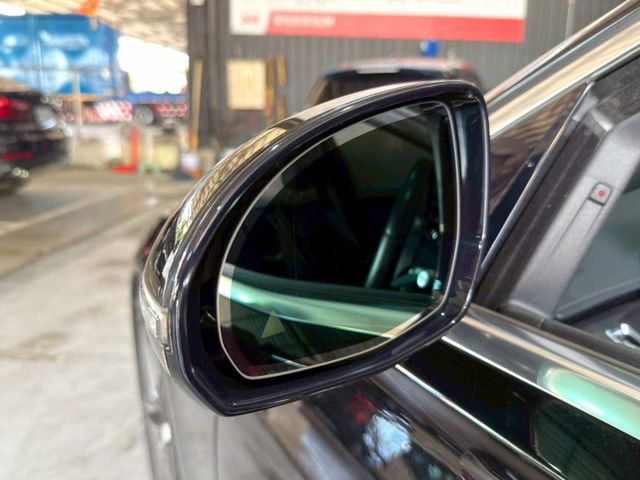 2021 M-Benz S-Class S350d  第19張相片