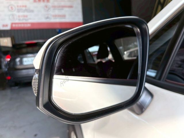 2021 Toyota Corolla Cross 1.8尊爵  第16張相片