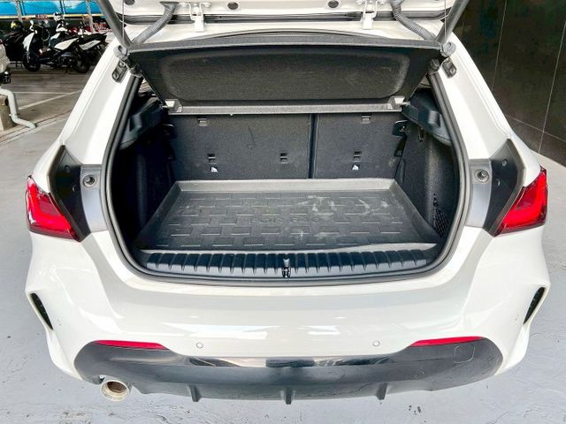2023 BMW 1-Series 118i Edition M  第3張相片