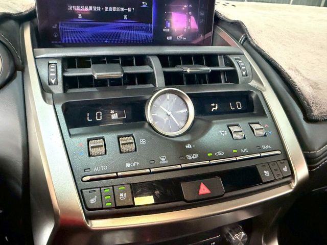 2019 Lexus NX 300 AWD F Sport  第12張相片