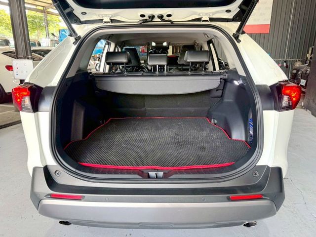 2020 Toyota RAV4 2.5 Hybrid旗艦  第3張相片