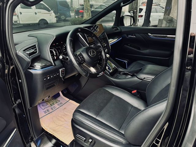 LEXUS凌志 LM300H  第11張相片