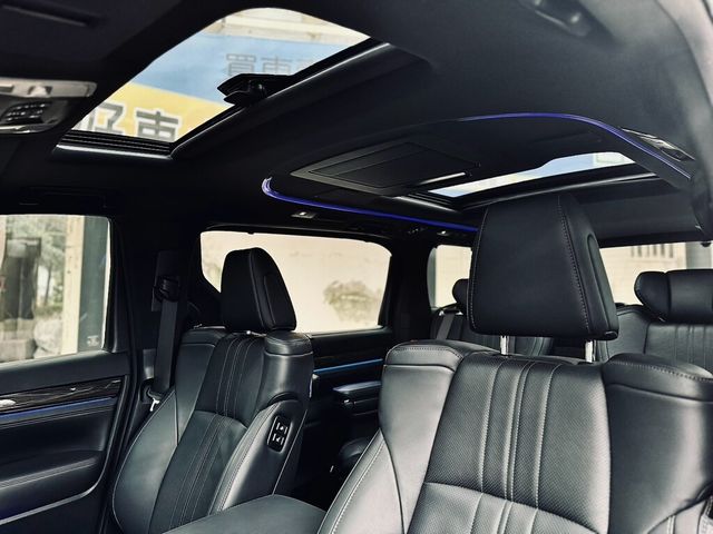 LEXUS凌志 LM300H  第15張相片