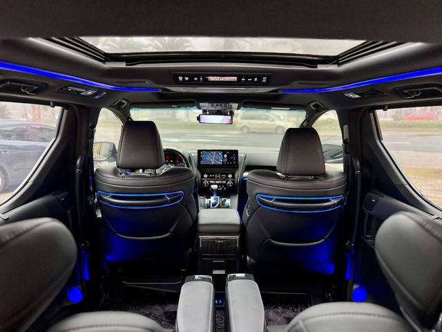 LEXUS凌志 LM300H  第19張相片