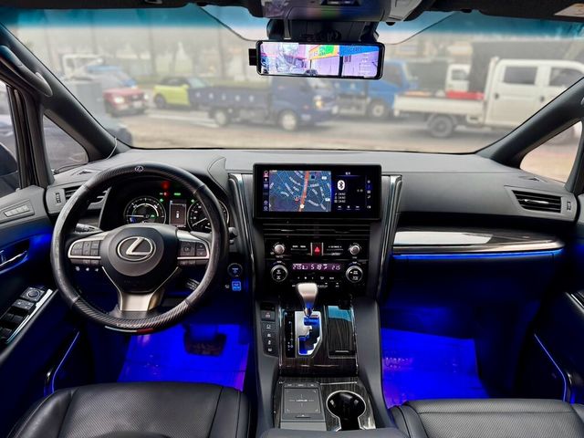 LEXUS凌志 LM300H  第21張相片