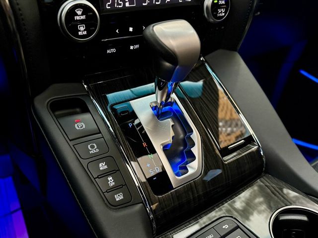 LEXUS凌志 LM300H  第25張相片