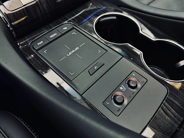 LEXUS凌志 LM300H  第27張相片