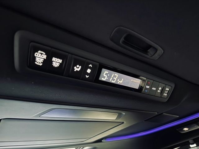LEXUS凌志 LM300H  第35張相片