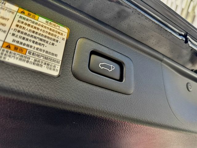 LEXUS凌志 LM300H  第39張相片