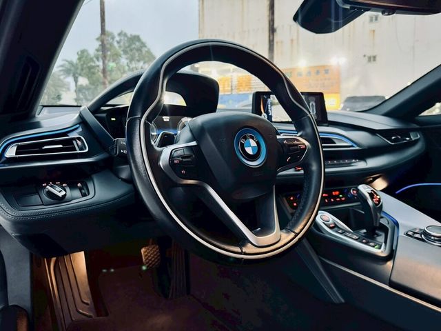 BMW寶馬 I8  第9張相片