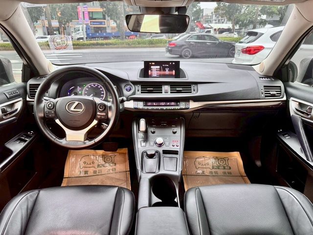 LEXUS凌志 CT200H  第8張相片