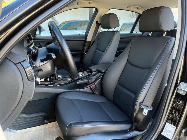 BMW寶馬 320I LCI  第8張相片