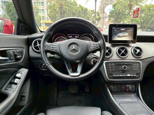 M-BENZ賓士 CLA200  第7張相片