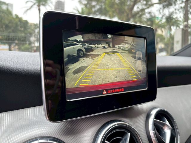 M-BENZ賓士 CLA200  第10張相片