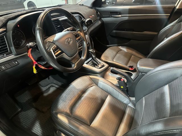 HYUNDAI現代 ELANTRA  第7張相片