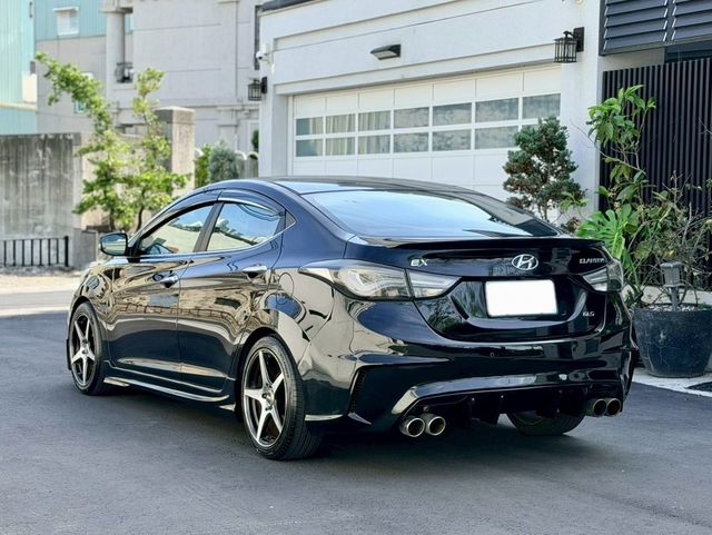 HYUNDAI現代 ELANTRA  第2張相片