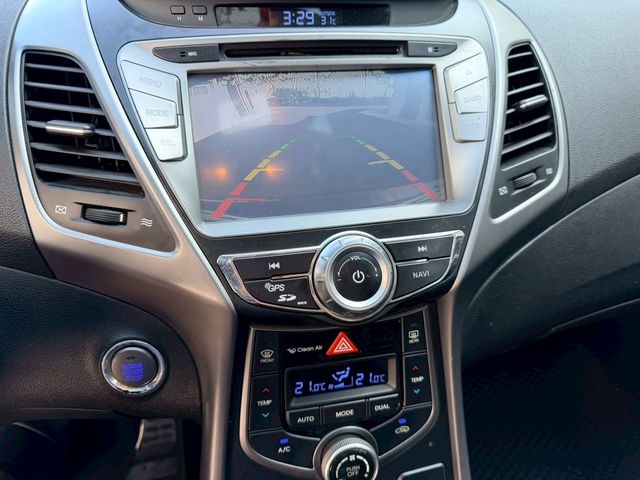 HYUNDAI現代 ELANTRA  第7張相片