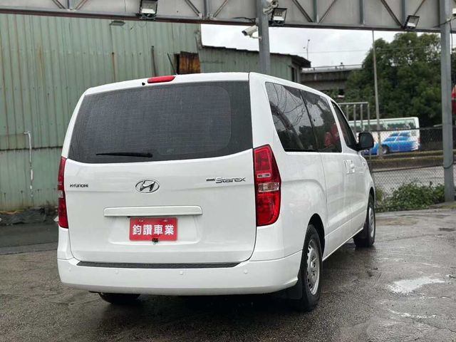 HYUNDAI現代 STAREX  第9張相片