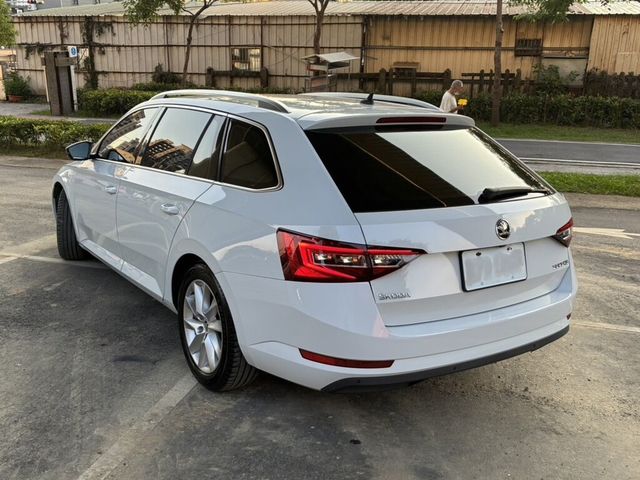 SKODA司科達 SUPERB COMBI  第7張相片
