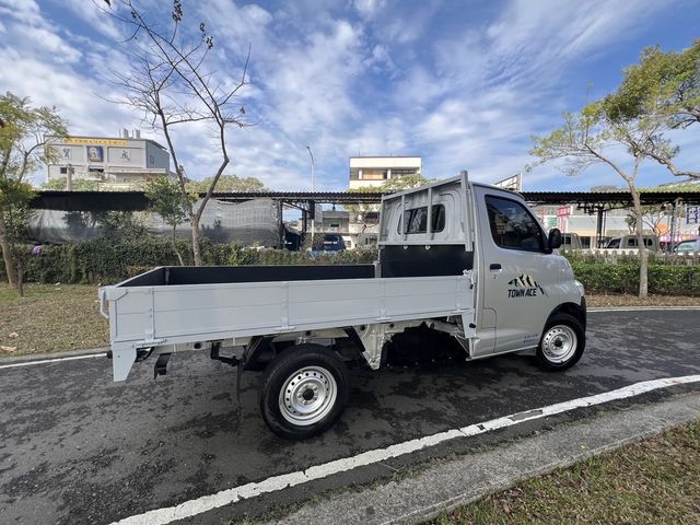 TOYOTA豐田 TOWN ACE  第3張相片