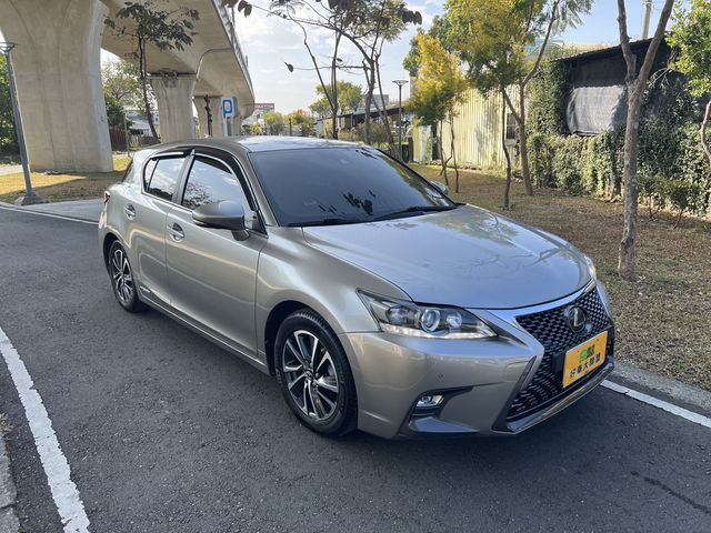 LEXUS凌志 CT200H  第2張相片