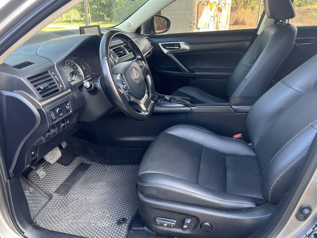 LEXUS凌志 CT200H  第8張相片