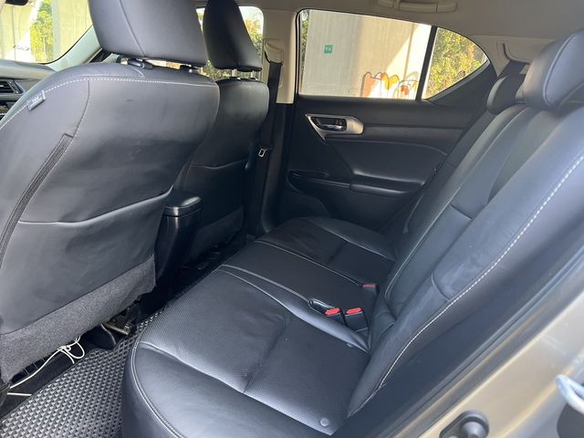 LEXUS凌志 CT200H  第9張相片