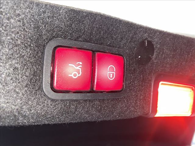 Mercedes-Benz/賓士 C300  第29張相片
